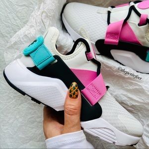NWT Nike Huarache City low